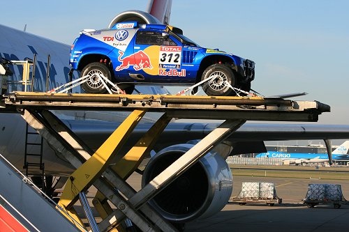 Volkswagens vanuit Amsterdam onderweg naar Dakar Rally